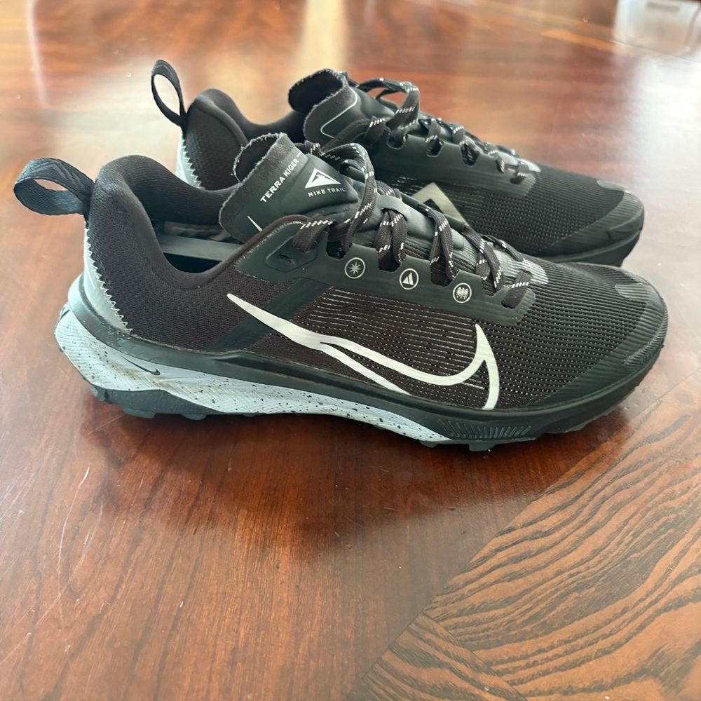 Nike Terra Kiger 9 Shoes size 7 Running Trail Sneakers DR2694-001 Black Grey